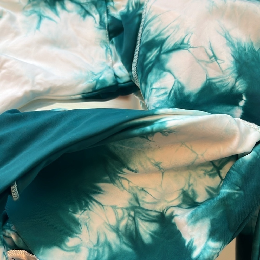 Dippin’ Daisy’s Top Only Teal Tie Dye Tie Front Bikini Swim Top Size Medium - Picture 8 of 8